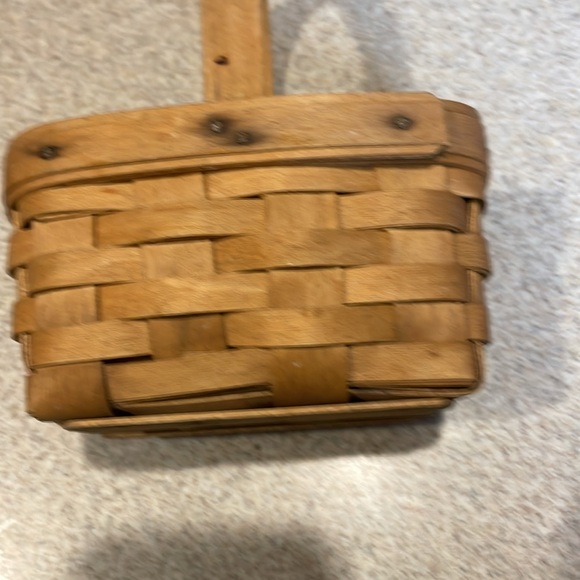 2003 Longaberger salt and pepper shakers with coverlet and handmade basket - Picture 6 of 13